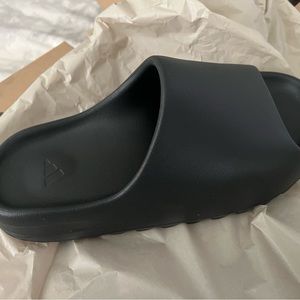 yeezy slides